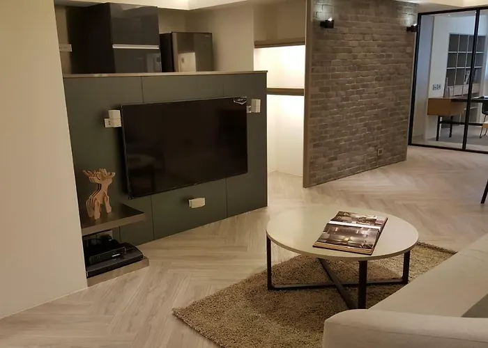 3 Bedrooms And 1 Study And 3 Bathrooms Near Taipei 101 & Mrt